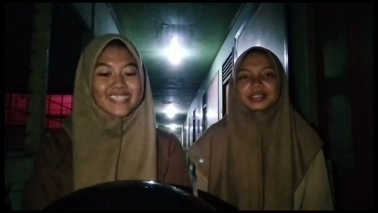 Life as a bording student(Anak kos) - English street interview