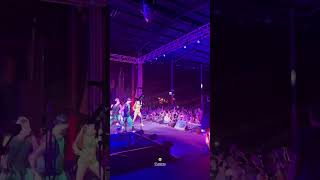 🎥 | Anitta cantando Monstrão. 💚💛 #anitta #youtube #carnaval2024