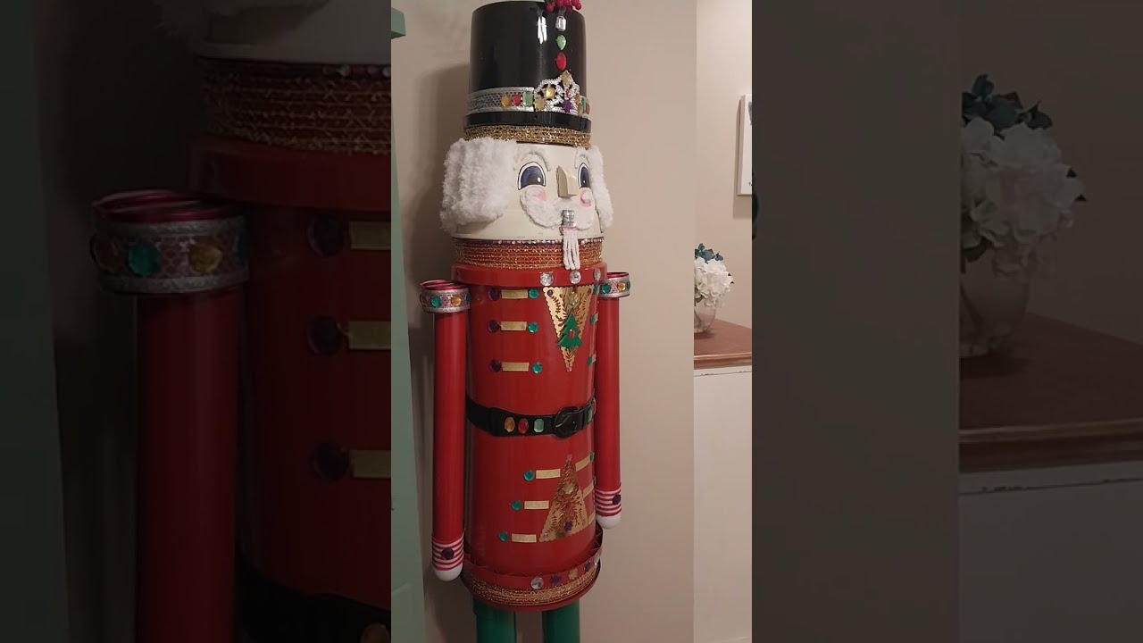 How to build a life-size nutcracker!!!!Craft/Trade show ideas;Holiday decor