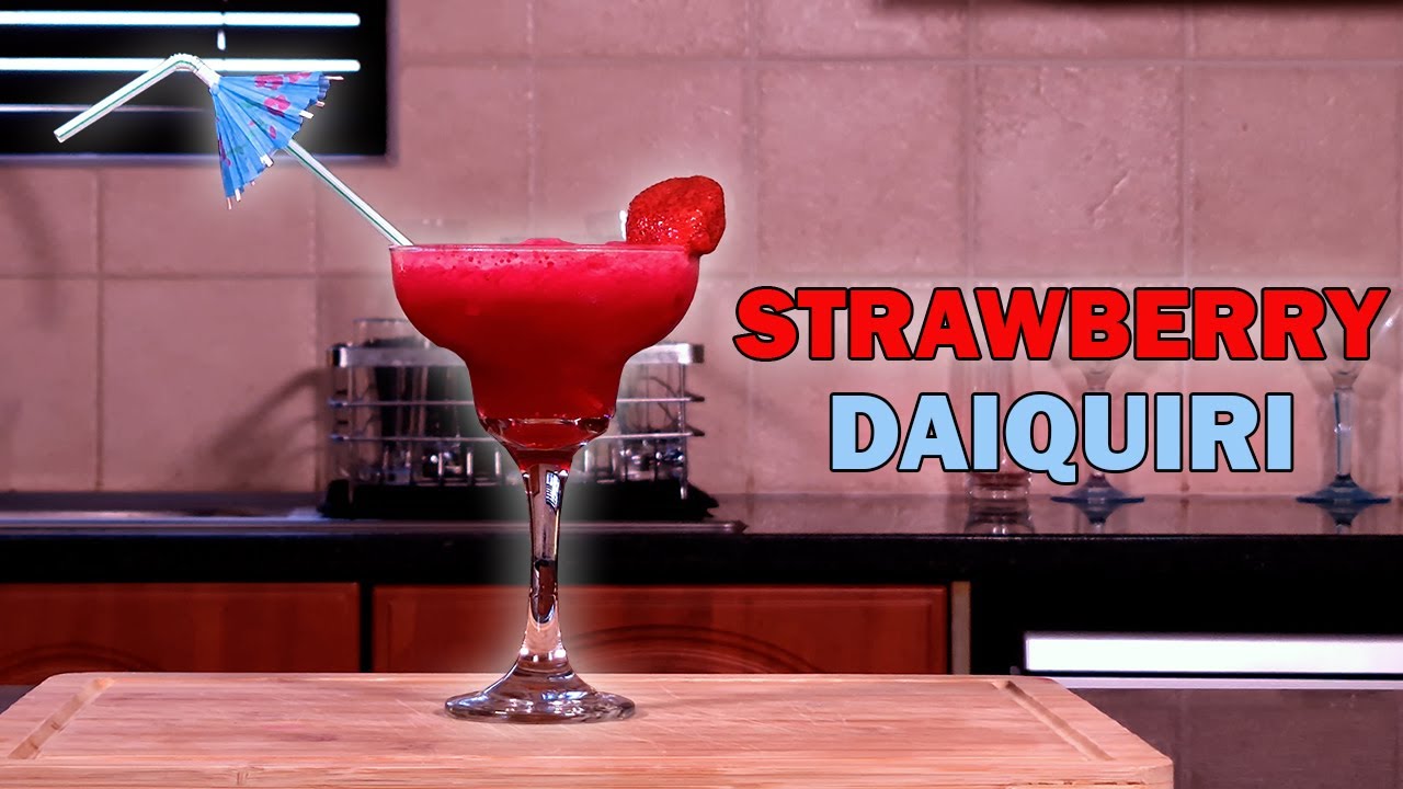 HOW TO MAKE A STRAWBERRY DAIQUIRI AT HOME - YouTube
