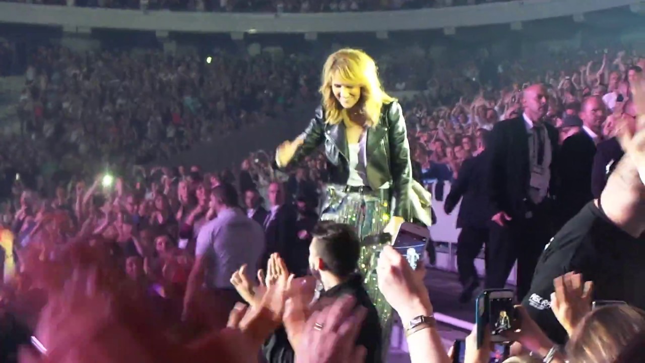 Céline Dion - Pour que tu m'aimes encore ( LIVE Lille 2017 )