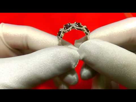 Серебряное кольцо с натуральным гранатом и фианитами Sokolov 92010670