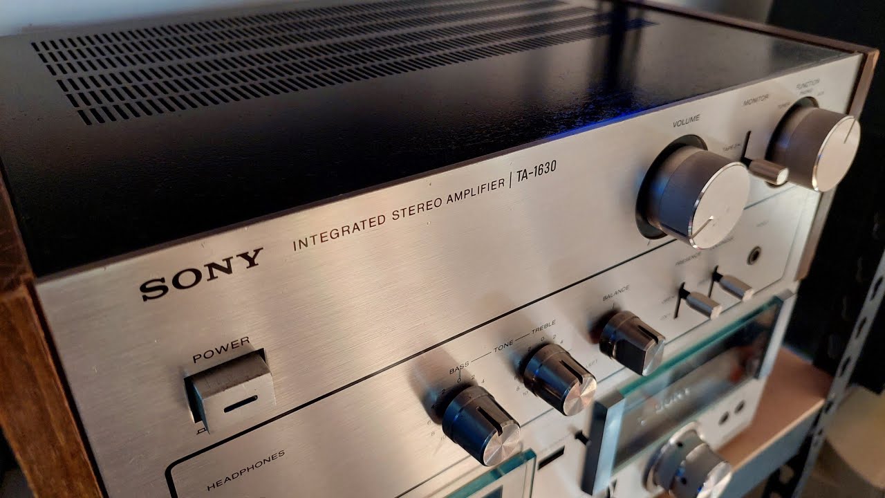 Sony TA-1630 Amplifier from 1975 with a discreet but very good