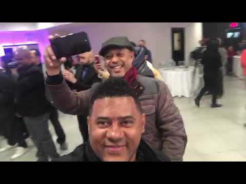 engel flow resibiendo premio en viva la patria en USA ULLOA PRODOTIONS