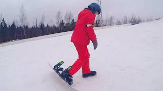 Инструктор по сноуборду Михаил Собин и ученица Майя (7 лет).
