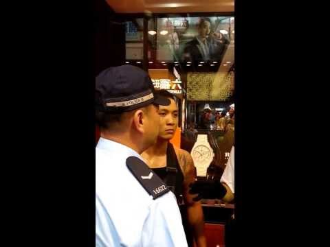 2013年8月4日旺角西洋菜街行人專區: 紋身漢比警察帶走1