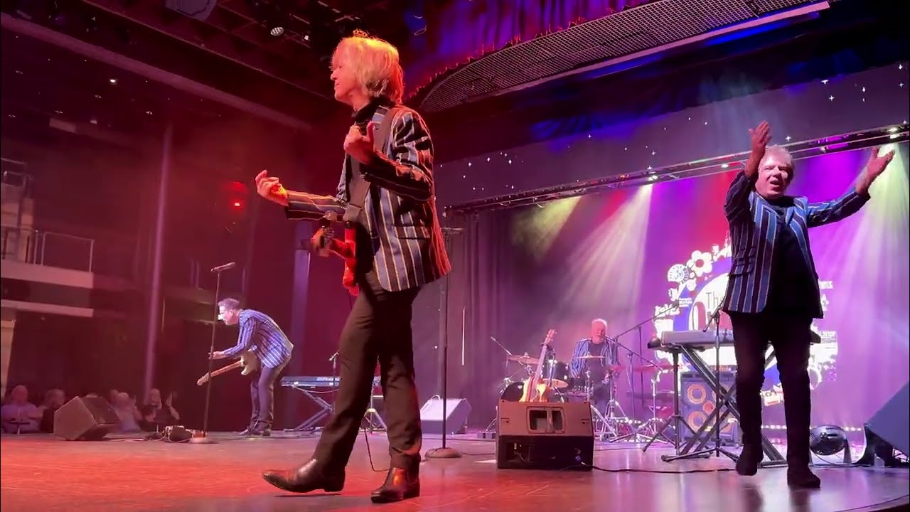 I Want To Hold Your Hand - Glad All Over - Mony Mony | The Overtures (60s tribute band)