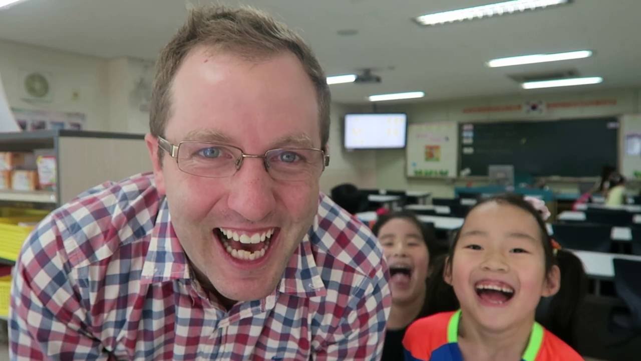 A Day of Teaching English in South Korea - YouTube