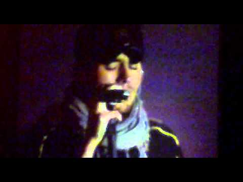 Enrique Iglesias, Sofia 2010 (guy dances like Mich...