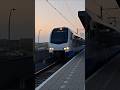 FLIRT vertrekt met lichtgroeten uit Stadshagen #train #trainspotting #trainspotterov #blauwnet