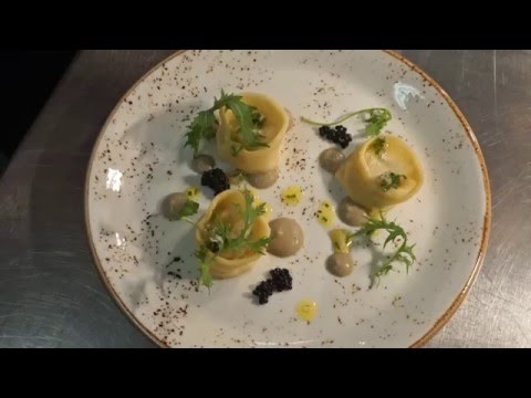 Time lapse video - plating tortellini