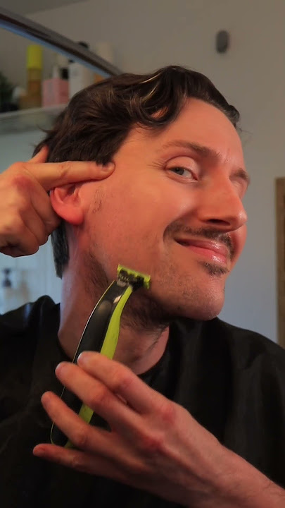 Shaving with the Philips OneBlade & Gillette ProGlide Razor