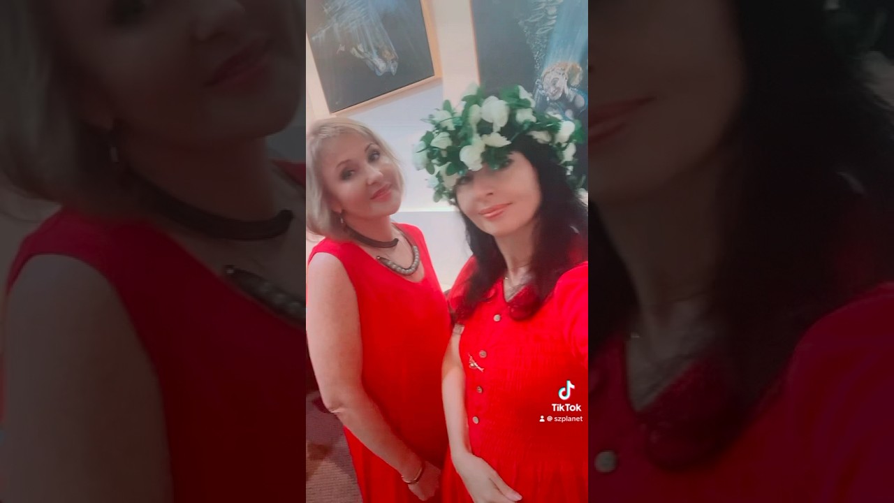 Переодевались по 10 раз - демонстрировали времена года на Сиднейском Фестивале. 