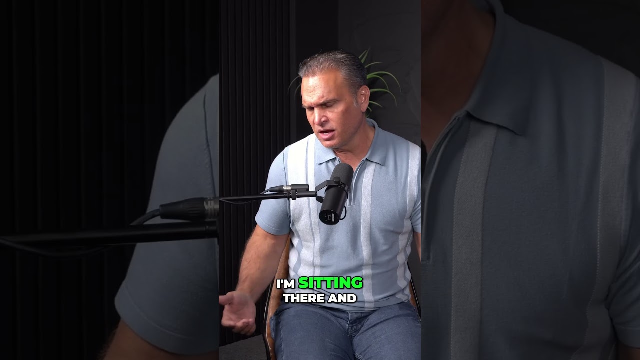 Американские маршалы преследуют мужчину, сбежавшего после пластической операции.