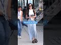 Premiers looks de Anne Hathaway sur le Diable s’habille en Prada 2 ! #annehathaway #dualipa #look