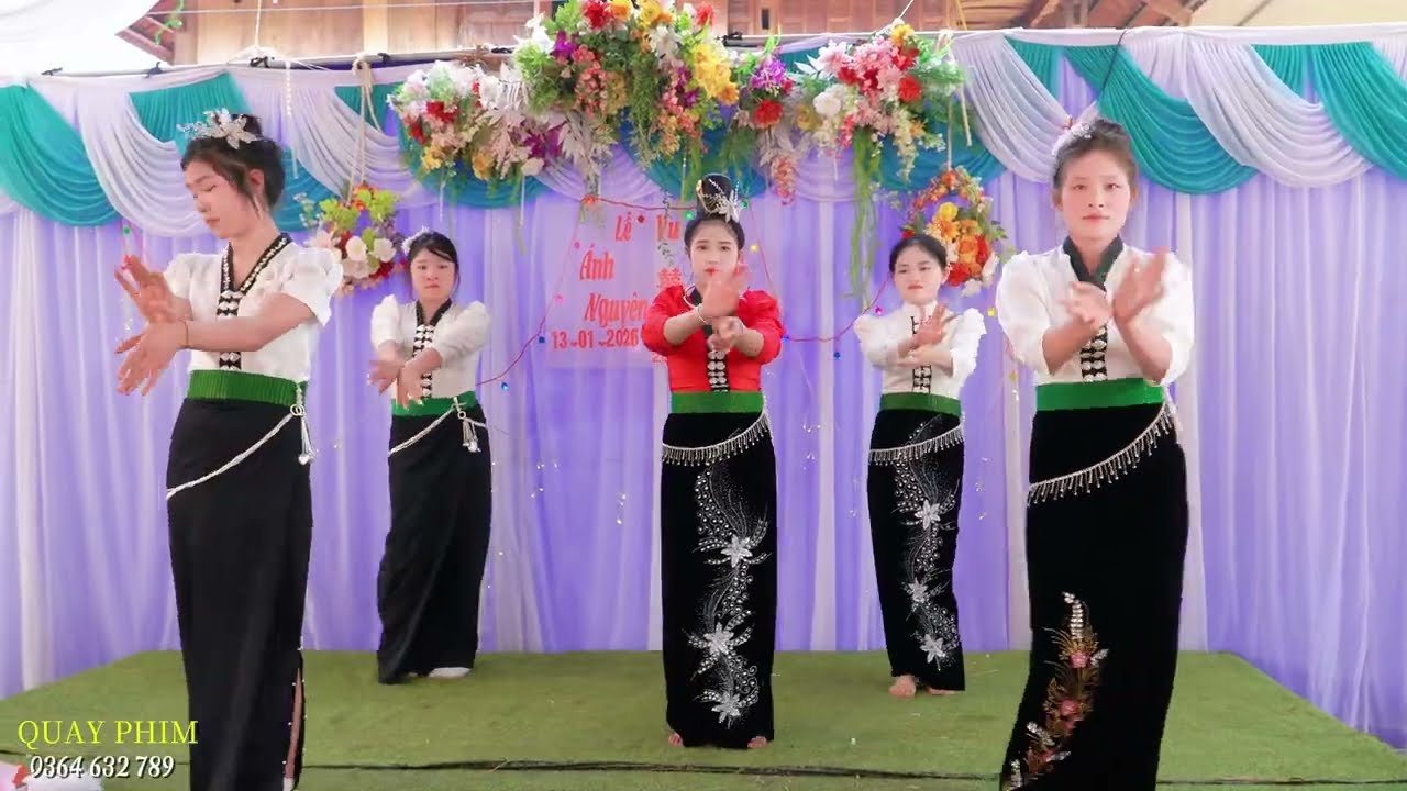 CÔ DÂU ÁNH NGUYÊN VÀ NHỮNG NGƯỜI BẠN MÚA CỰC XINH ĐẸP TẠI ĐÁM CƯỚI CỦA MÌNH