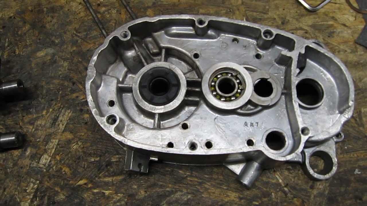 Ремонт картеров  двигателя мопеда Карпаты.