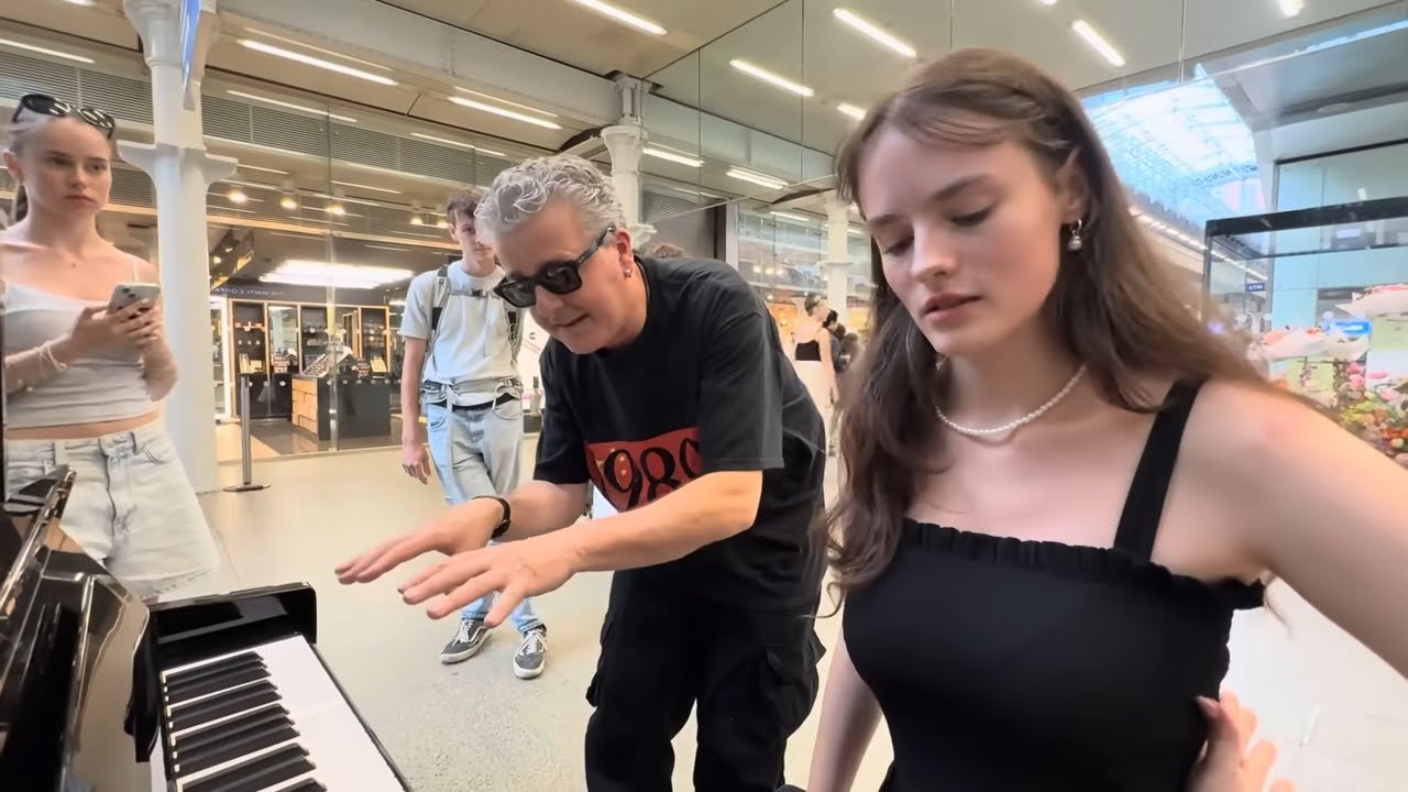 German Princess Has A Boogie Woogie Piano Lesson