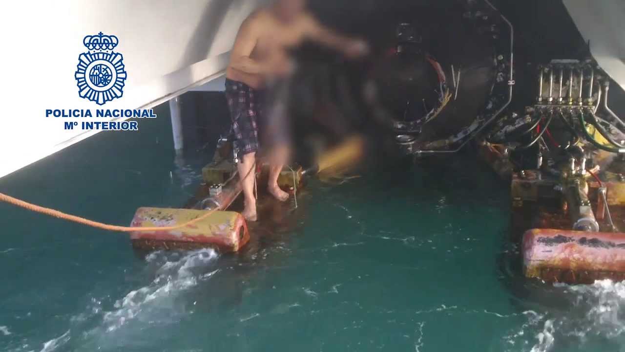 Rescatado en Tarifa un inmigrante que arriesgó su vida agazapado en las hélices de un ferry