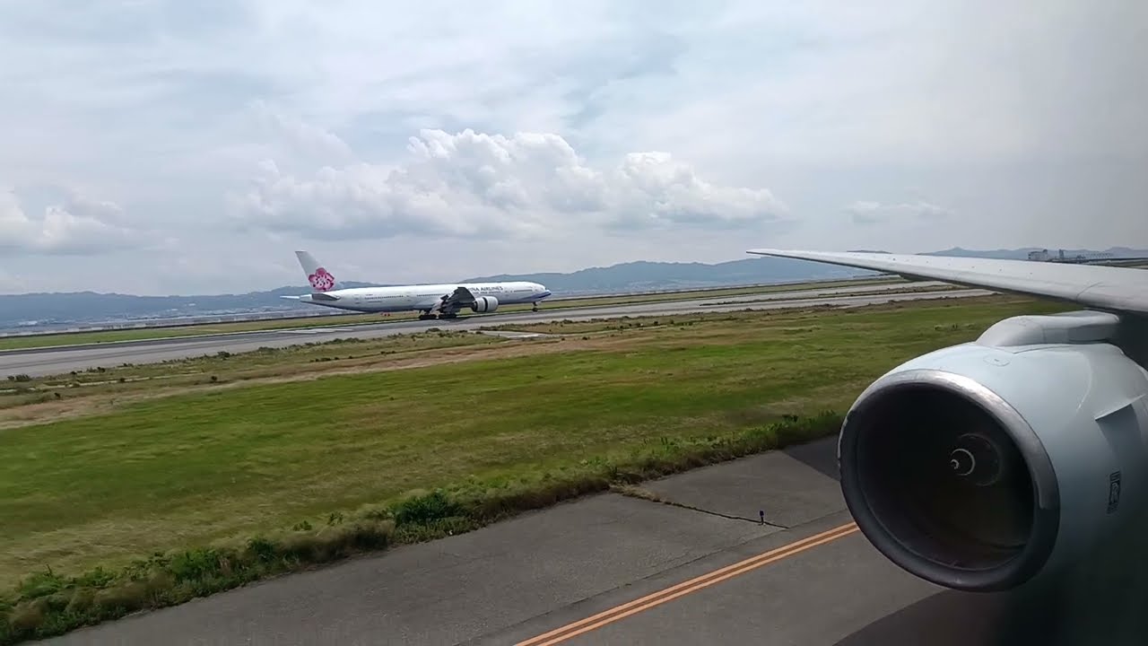 CATHAY PACIFIC B777-300 | Stunning 777-300 Landing at Osaka Kansai