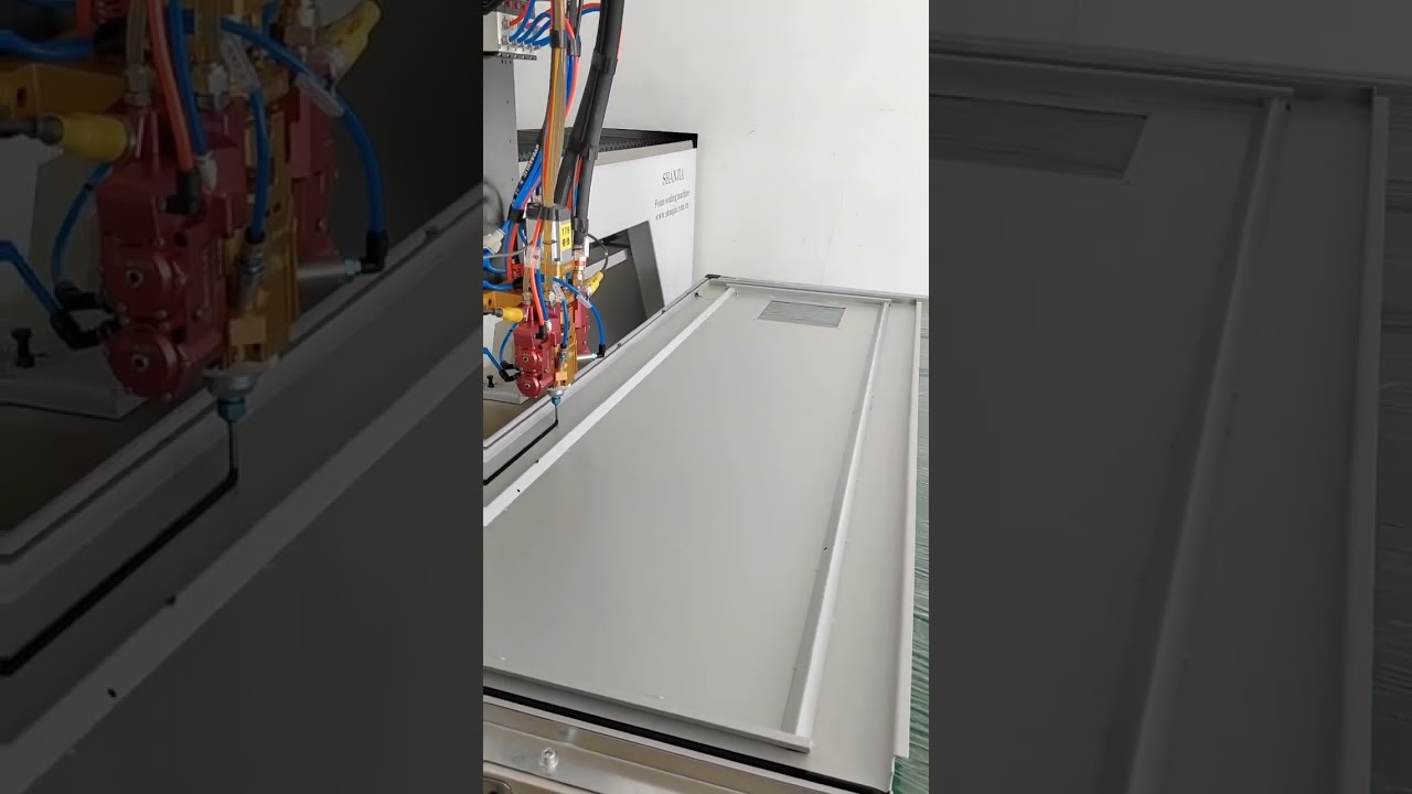PU foaming sealing machine working on electrical panel door sealing 