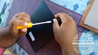 como colocar fita de cetim nas capas de agenda e caderno.