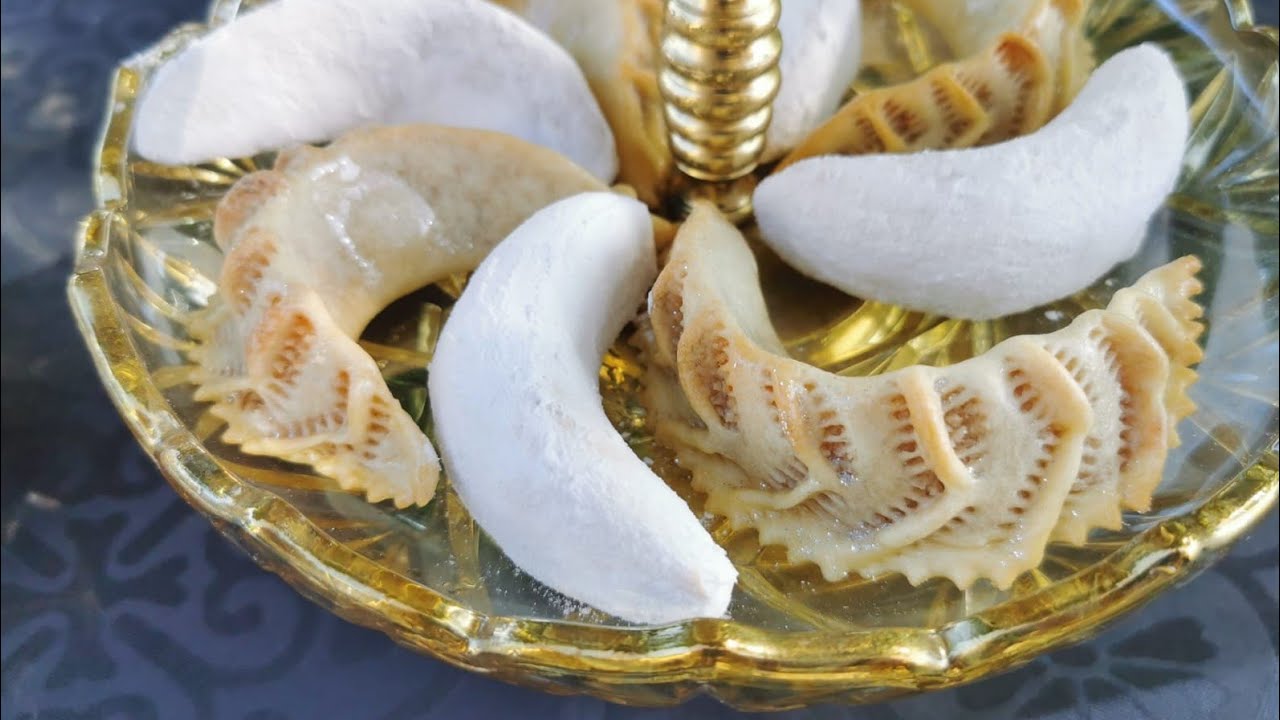 Cornes de gazelle fondantes au sucre glace