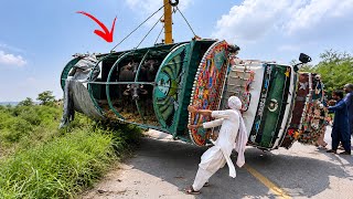 🚨 Animal Truck Crashes into Deep Ditch After Tire Burst | Emergency Rescue Operation!