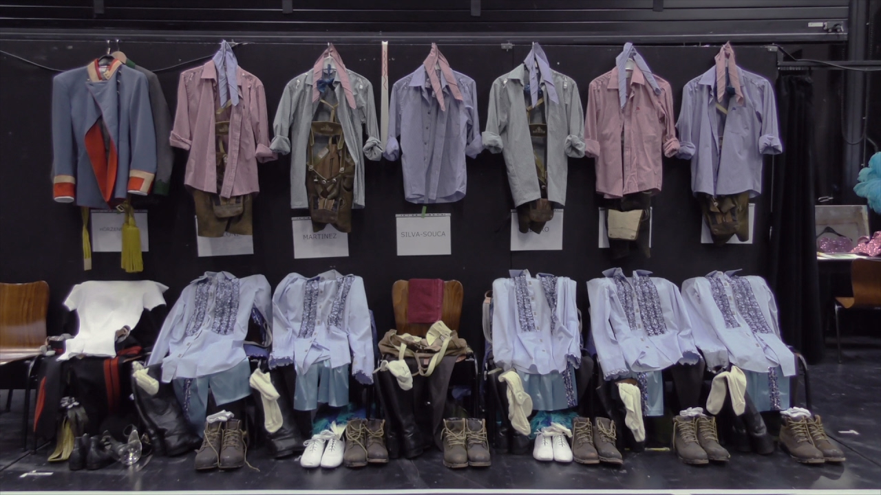 DRESSER/GARDEROBIEREN AM LANDESTHEATER LINZ