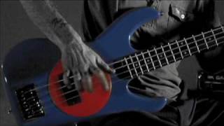 Flea demonstrates how to "Slap" on a Fleabass! chords sheet