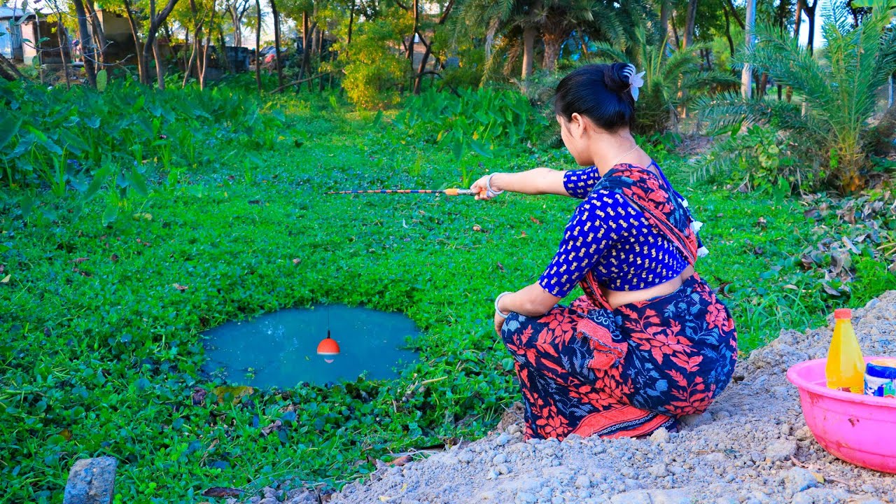 New fishing video || The beautiful lady is lot of fish catches in the field canal || Hook fishing
