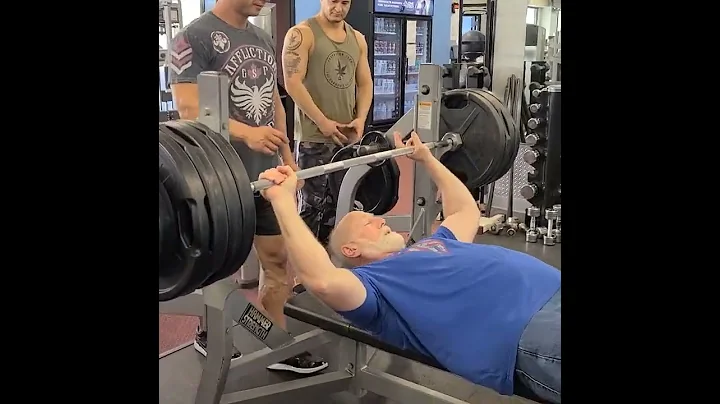 Fast rep 475lbs Bench Crazy Old Man