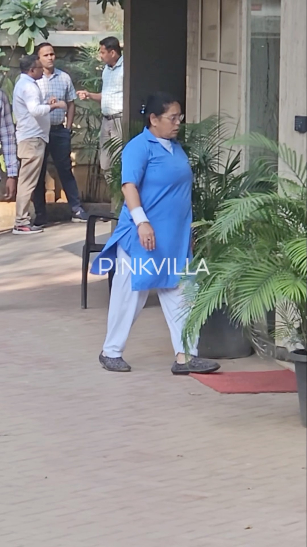INJURED Maid of Saif Ali Khan Snapped Outside The Residence After Attack ? #shorts #bollywood #news