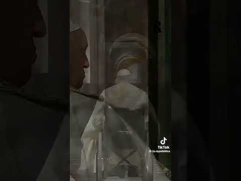 بابا الفاتيكان يفتح بوابه لوسيفر