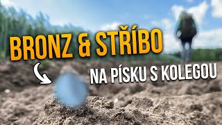 Zobeme bronzy a stříbro ve větru a písku s kamarádem detektorářem