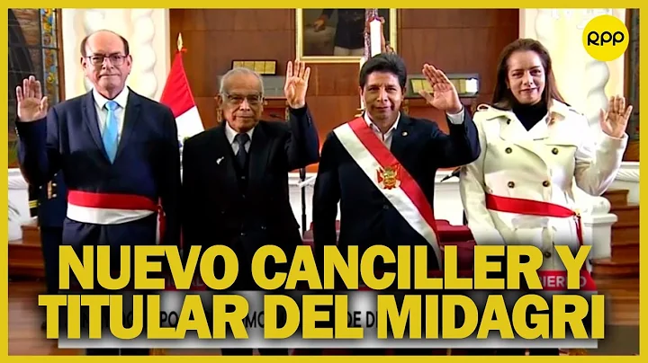 El presidente Pedro Castillo tom juramento a los m...