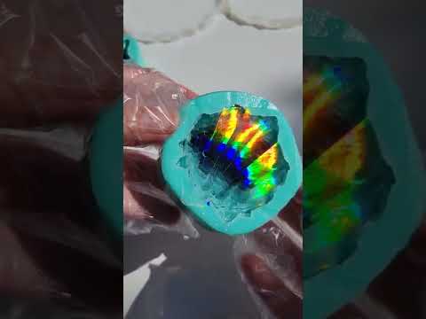 Black holographic crystals
