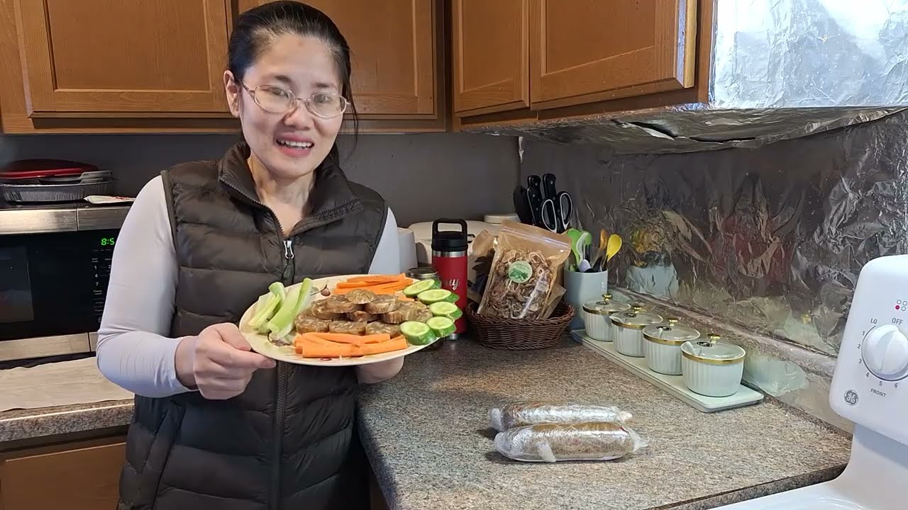 Tự làm giò bì đón tết âm lịch . Giò bì dai dài, giòn cay xè ăn lạ miệng quá
