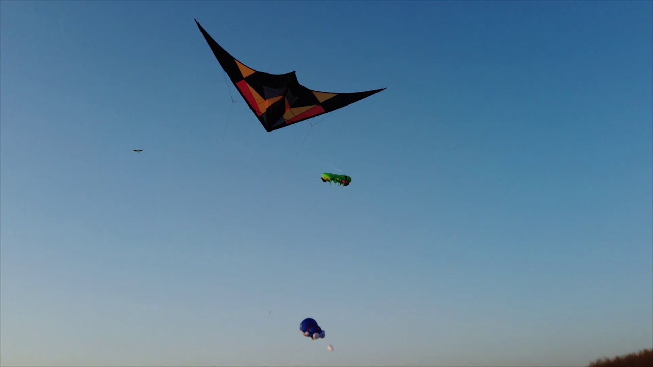 Silver Fox2.2 Sport Kite from Flying Wings （In Beijing） - YouTube 