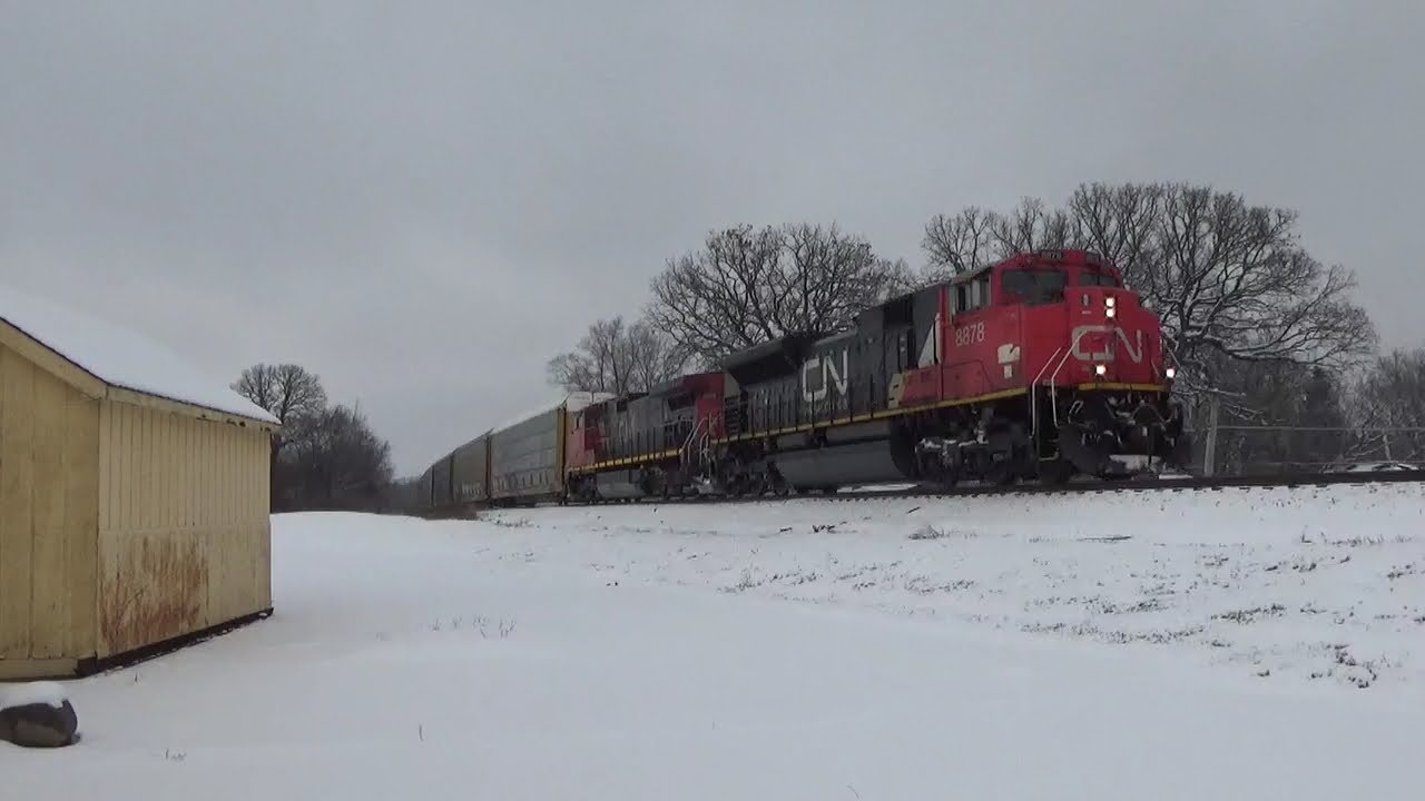 CN 8878 at Mundelein, IL