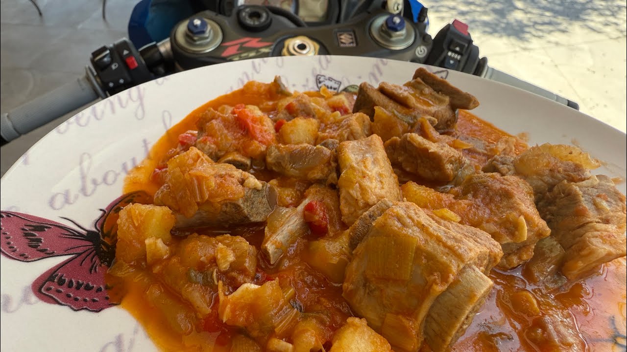 Guiso de costillas en salsa