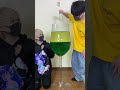 大量の油とメロンソーダ。一瞬でメロンソーダだけ取り出す方法・・・　#shorts