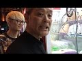 親父はUFOキャッチャーの景品が取れなくて息子に激怒した。