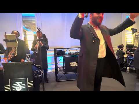 Yossi shtendig on the keys & Chaim brawn @ Shmuel Duvid Landau Hit