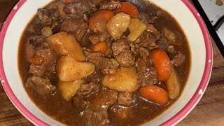 เนื้อตุ๋นใส่แครอทกับมันฝรั่ง /Beef stew with carrots and potatoes