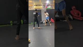 Alman Faryad sharpening his right roundhouse with timing and precision. 💪🏅