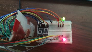 兩組紅綠燈與兩個七段顯示器