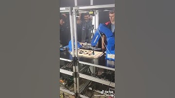 its robot v. robot who do you think will up on top? #gennflex #yaskawa #robot #stem #viral #shorts