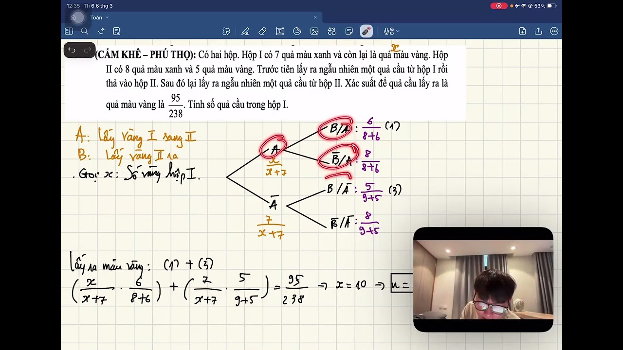 Có hai hộp. Hộp 1 có 7 quả màu xanh và còn lại là quả màu vàng.