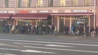 Путина — в окопы! Группа протестующих уже вышла на Невский